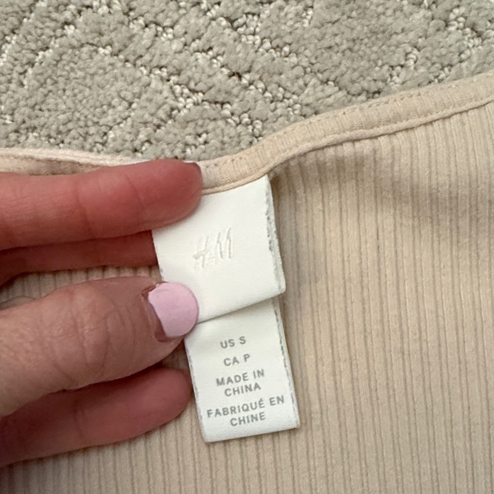 H&M Beige Ribbed Button-Down Top - Picture 2 of 3